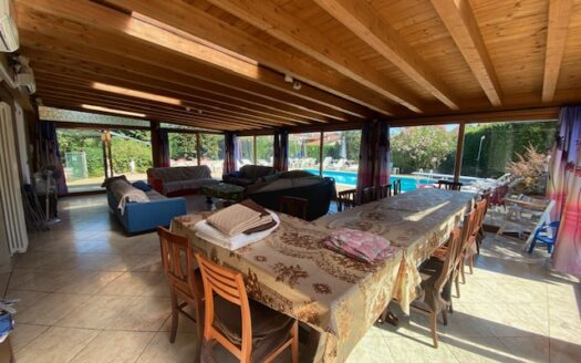 Villa con piscina Casatenovo